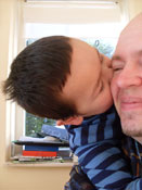 Even pappa een knuffeltje geven